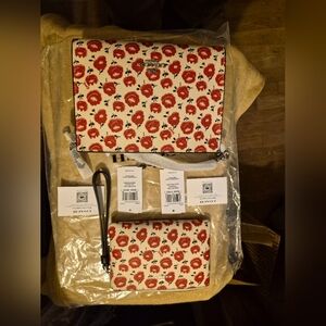 NWT 🌹 COACH 🌹SLIM CROSSBODY BAG & WRISTLET w/FLORAL PRINT 💐 $338 R 💐
